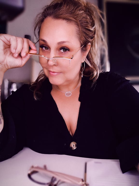 Júlia, Massoterapeuta, Sexóloga e Terapeuta Massagem tântrica