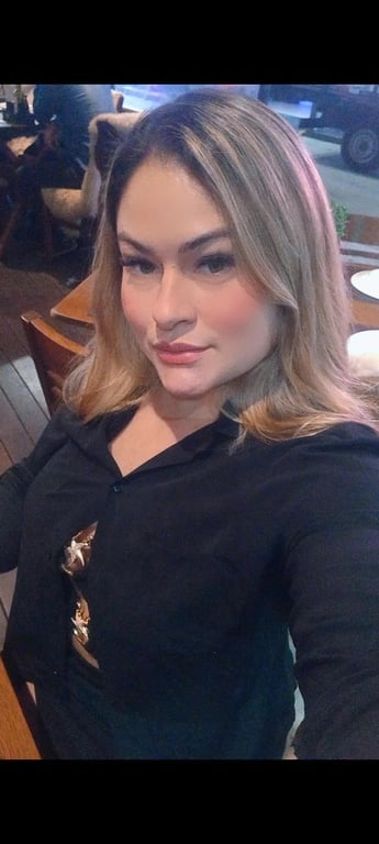 MASSOTERAPEUTA LARA TANTRA E NURU Massagem tântrica