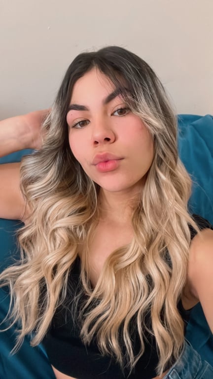 Larissa - Massagem Nuru 