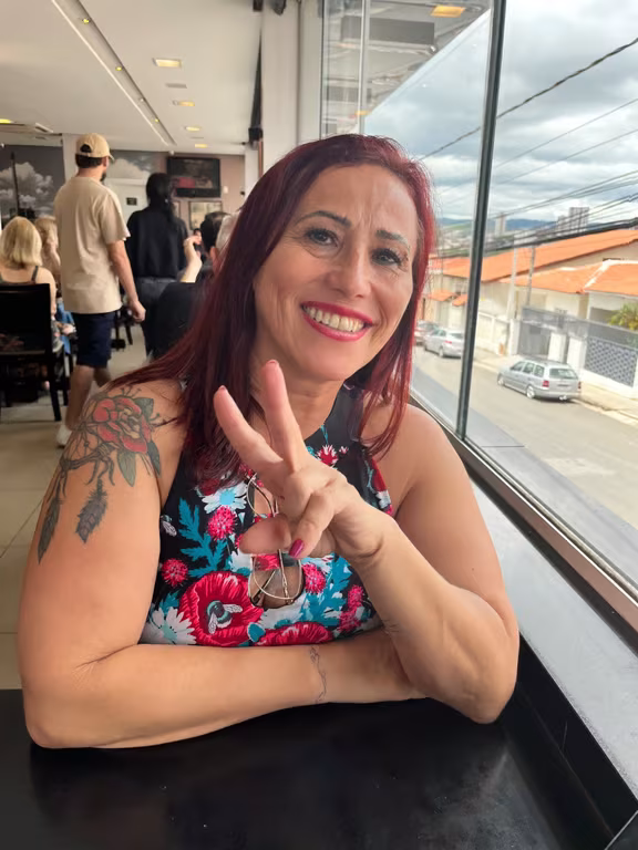 Kate Massoterapeuta que desliza nas suas tensões