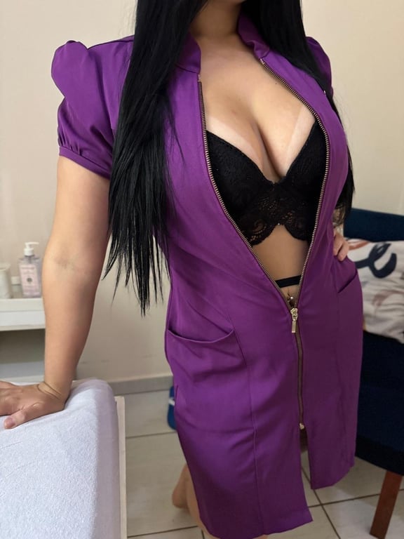 Bruninha - Massoterapeuta de alto nível completa Massagem