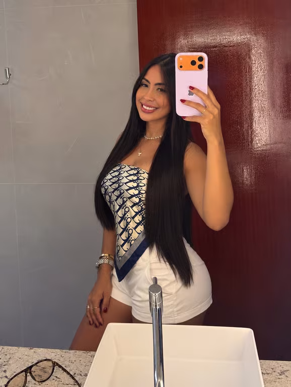 Fernanda massoterapeuta profissional e especialista em sensitiva . Massagem tântrica em