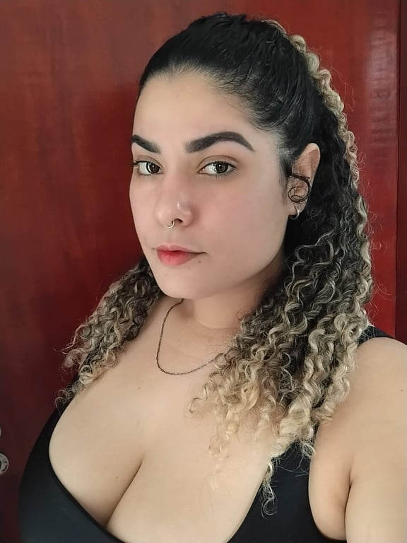 Thayla terapeuta Tântrica Massagista