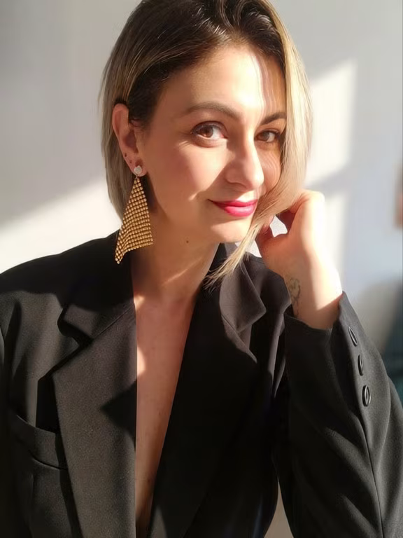 Kelly Cardenas | Massagens e Terapias Corporais