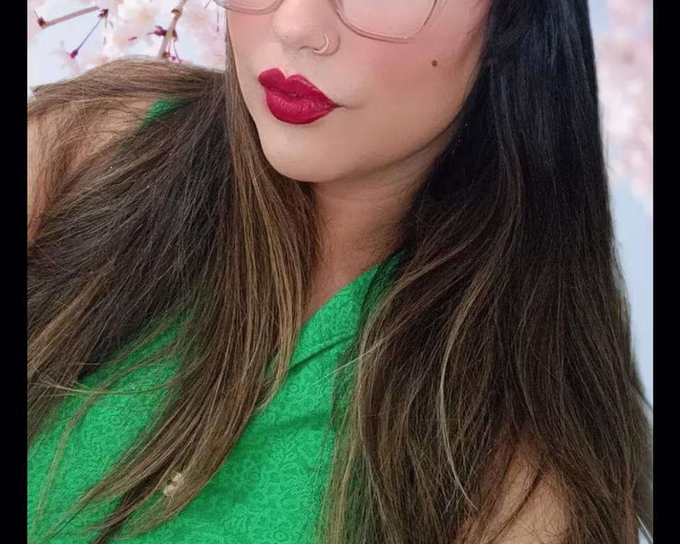 Lorena Doçura e Lábios de Mel : Um mix de sensações prazerosas. Massagem nuru em