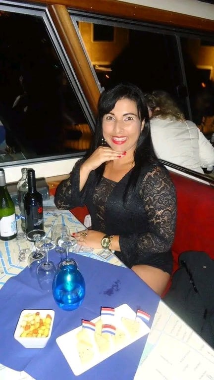 Simone – Massagens Sensuais e Relaxantes para o Seu Momento de Prazer Massagem