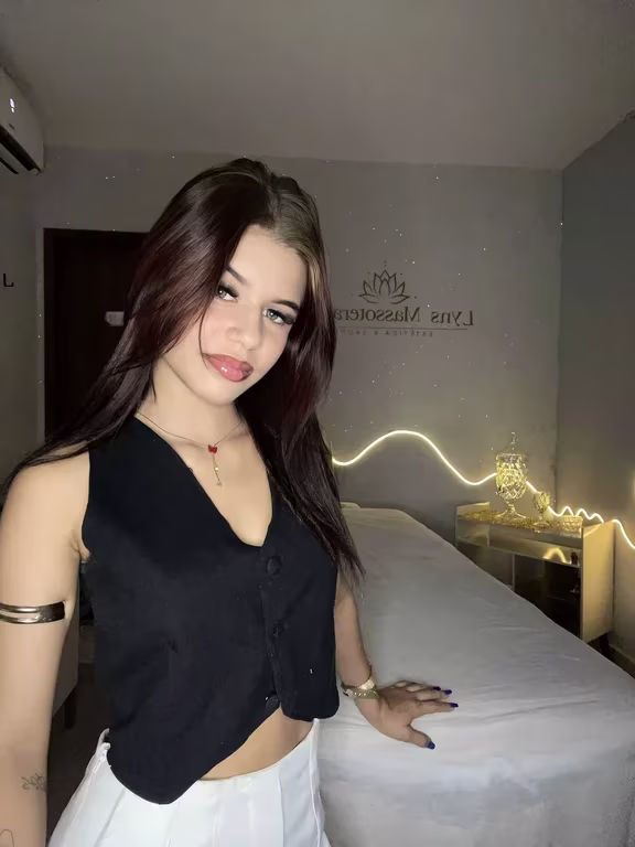 Safira Lyns massoterapeuta profissional Massagem