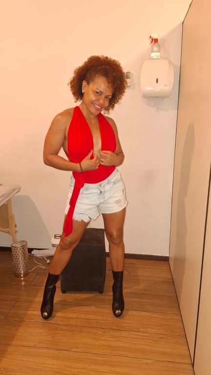 Maya Bertolline – Massoterapia e Terapia Tântrica de Alto Padrão Massagem nuru