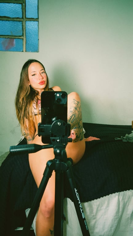 Andressa - Terapias sensuais com lingam!