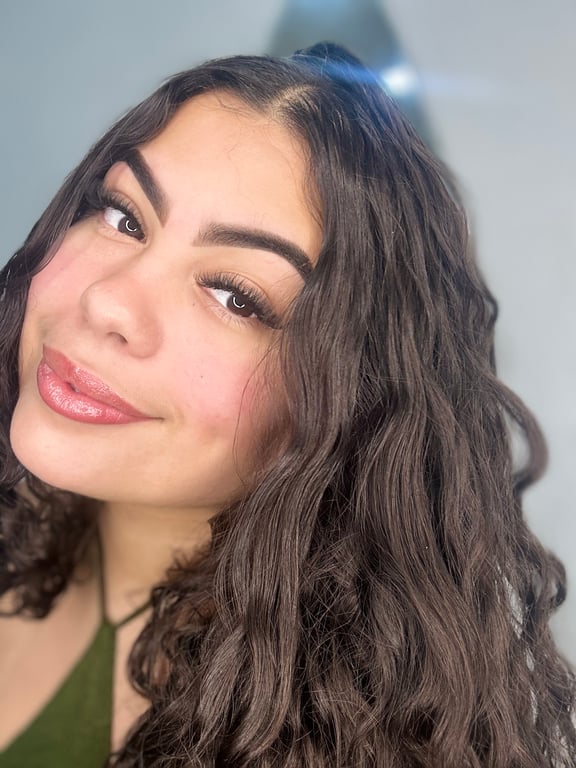 Terapeuta Jhennifer Falcão 25 anos 