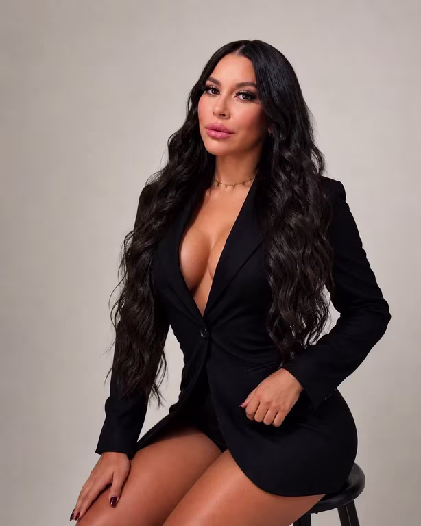 Camila Queiroz Massoterapeuta Prazer e cuidado . .