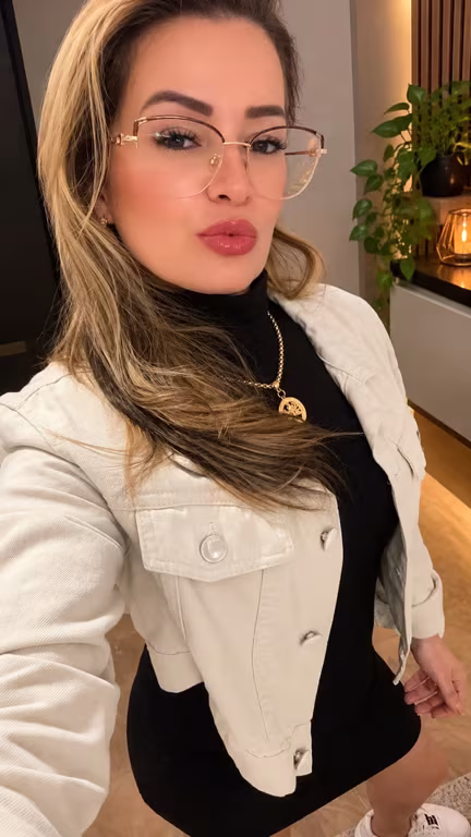 Camila Bueno Massoterapeuta, Terapeuta Tântrica Atende aos Domingos. Massagem sensual em