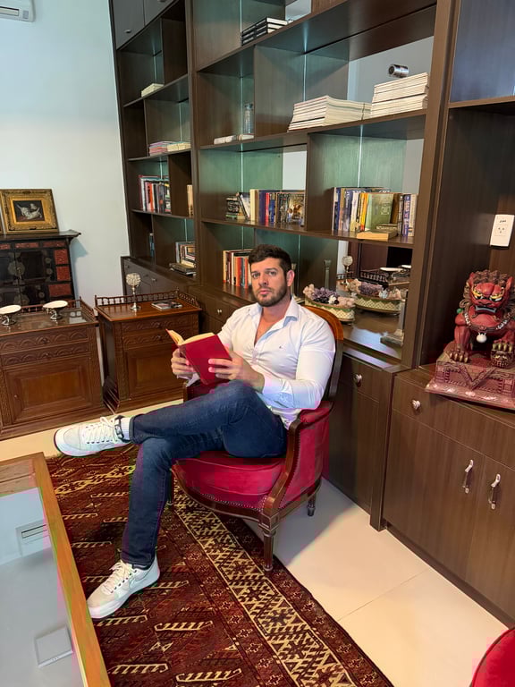 Terapeuta Rodrigo Cristo Especialista em massagem tântrica e sensual