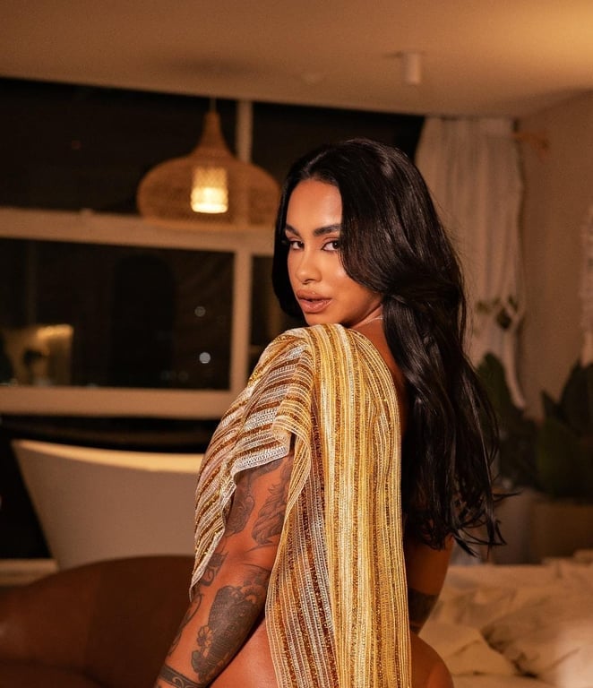 Giulia - Especialista em tântrica e terapia Massagem