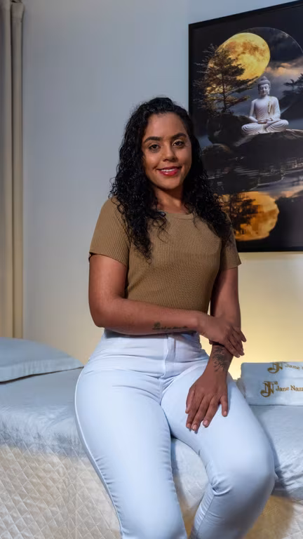 Franciele \ Massagem Tântrica Nuru Massagista em