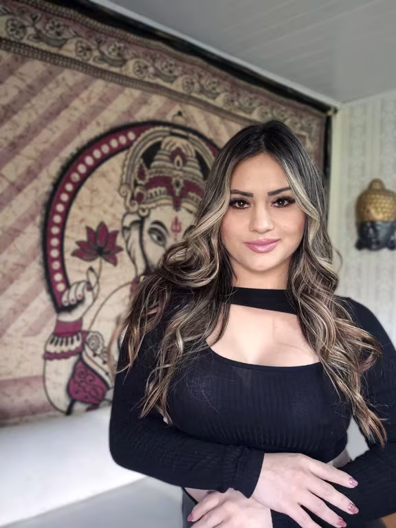 Leena | Terapeuta Corporal | Toque, presença e cura Massagista em