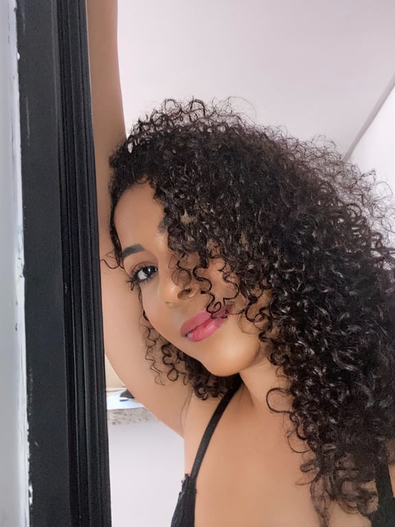 Nayanne massagem particular alto padrão ! Massagem