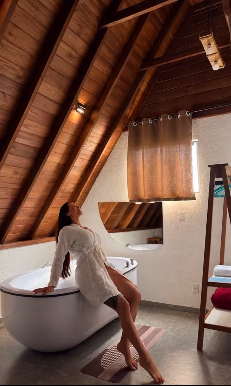 Kali Permita se sentir, desacelerar e se conectar profundamente Massagem nuru