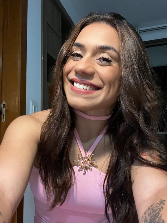 Clara — Massagem Relaxante com Toque Delicado, Presença e Bem Estar Massagista em