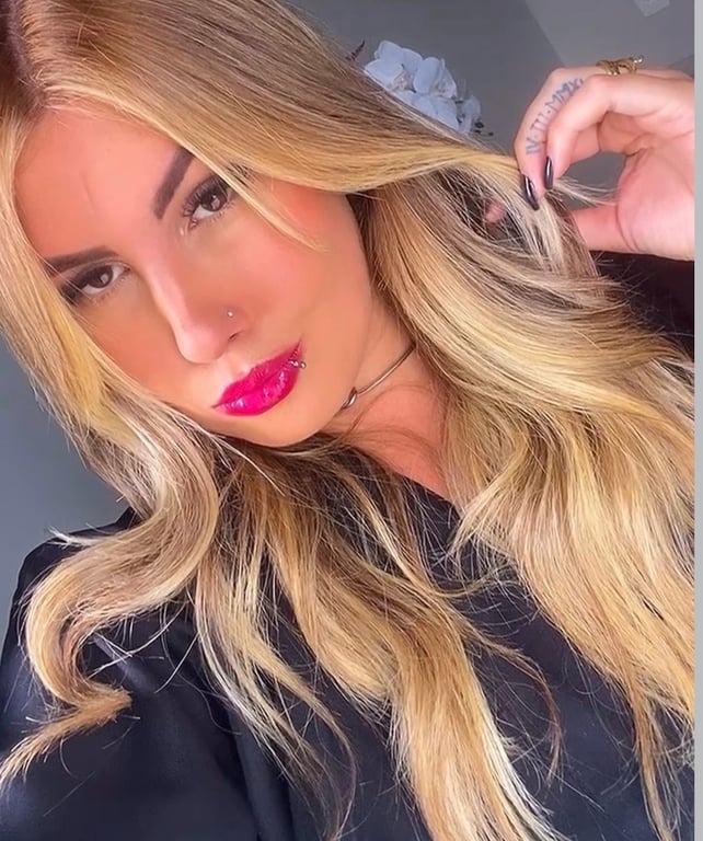 terapeuta Marcella Massoterapeuta - Uma vivência inesquecível. Marcella Massoterapeuta - Uma vivência inesquecível.