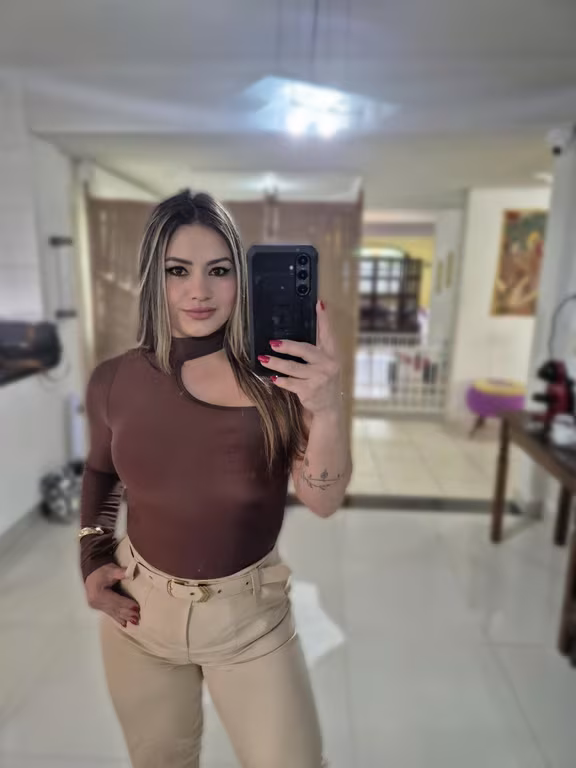 Leena | Terapeuta Corporal | Toque, presença e cura Massagista em