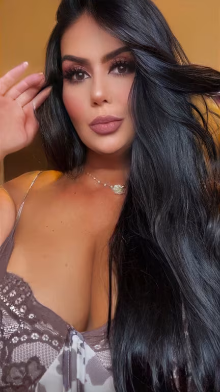 Fernanda Fayad Plus Size para você que aprecia curvas!