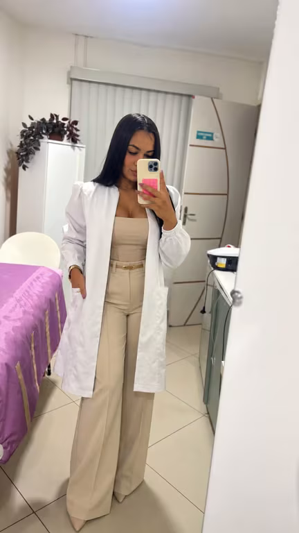 Thalia Tantra, especialista em NURU ORIENTAL e VIVÊNCIA RITUALÍSTICA Massagista