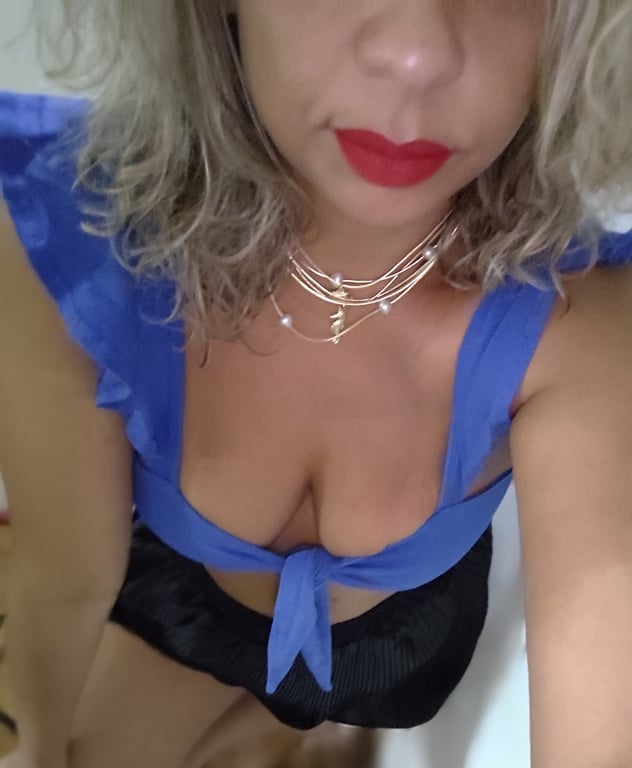 Luise - Entre pausas e toques te convido a relaxar comigo.. 