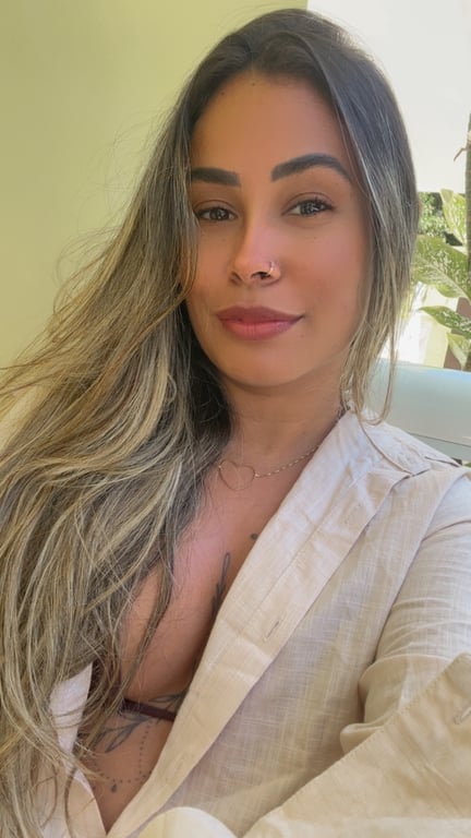Anne - Massoterapeuta Sensorial e Sensual com Experiência Única