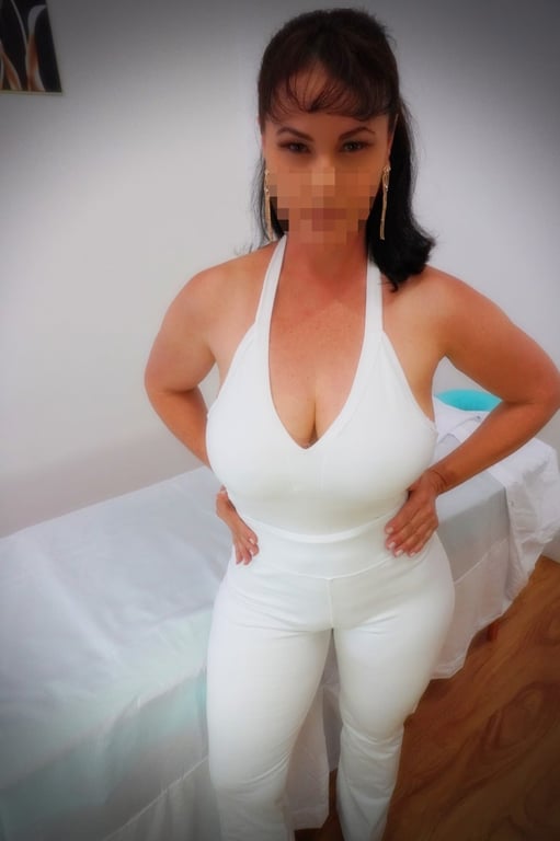 Luna Sanches | Massagens Sensoriais e Terapêuticas de Alto Padrão Massagem Luna Sanches | Massagens Sensoriais e Terapêuticas de Alto Padrão Massagem