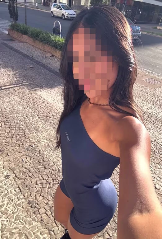 Lara silva * diferentes técnicas de massagens Massagem nuru