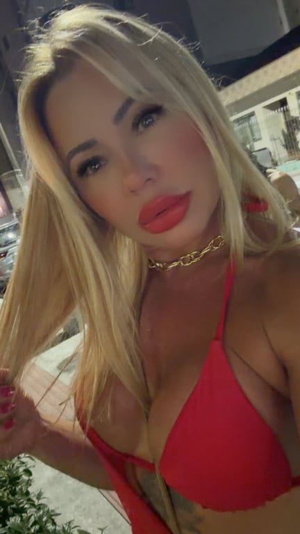Massagem nuru. Deslisando meu corpo sobre o seu