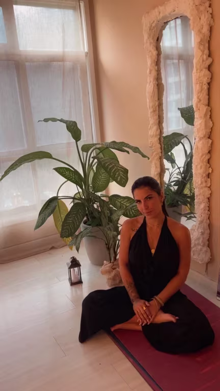 Nara | Psicanalista | Terapeuta tântrica e energética Massagem sensual