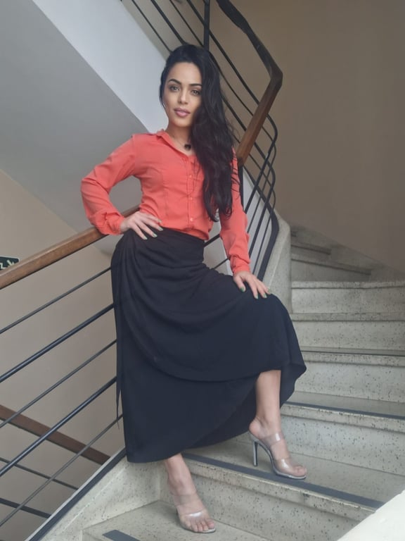 Terapeuta Pavitra vendendo saúde através da massagem Massagista em