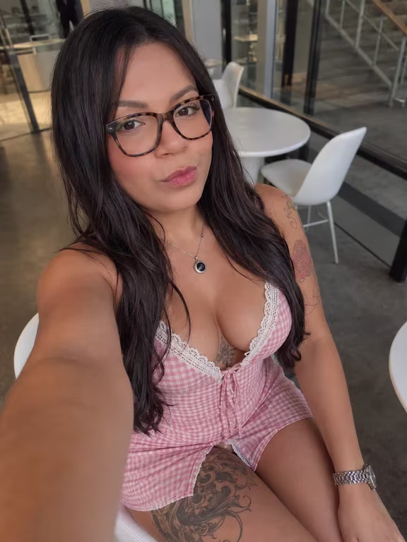 BRUNINHA baixinha, simpática e muito atenciosa. Atendimento discreto Massagem