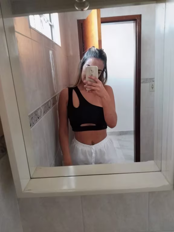 Nina Prado Mineira Massagista venha relaxar e viver um momento único