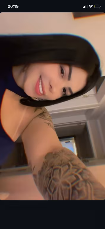 Rafaela alma e toque mãos que cuidam Massagem sensual em