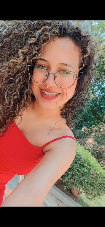 Terapeuta Fernanda O poder do toque que acalma e seduz Massagem sensual em