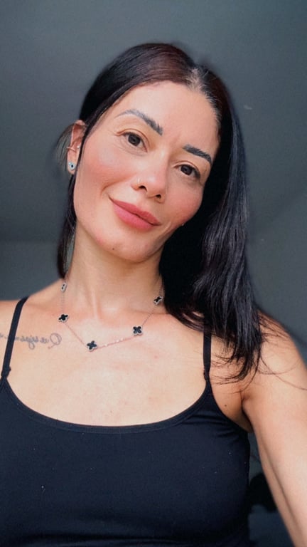 terapeuta Akemi- especialidade em massagem Nuru oriental , tantrica, desportiva Akemi- especialidade em massagem Nuru oriental , tantrica, desportiva