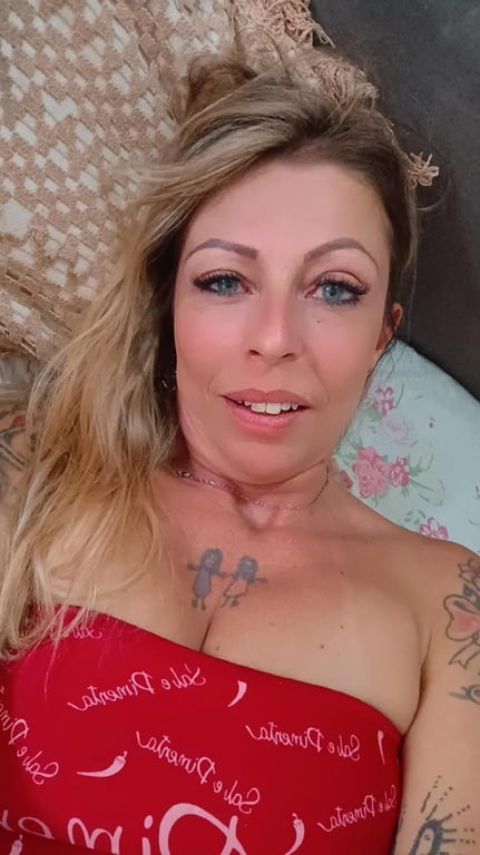 Caroline Alves desfrute de uma massagem plena! 