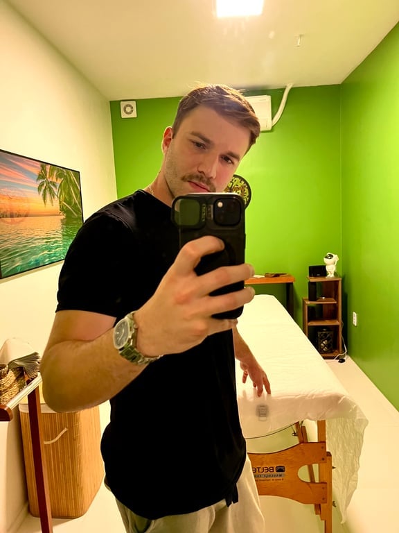 Caio Terapeuta Tantrico - Massagem Profissional e Bem-Estar