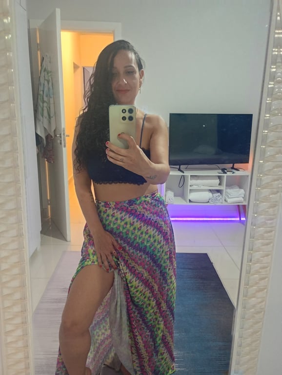 Jasmin, mãos de fada ,entre o toque e o desejo o tempo para.