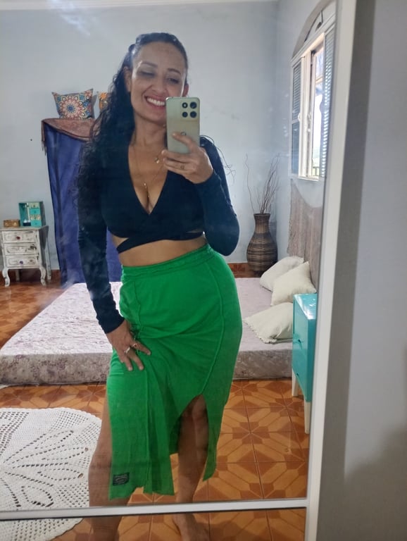 Jasmin, mãos de fada ,entre o toque e o desejo o tempo para. Massagem em