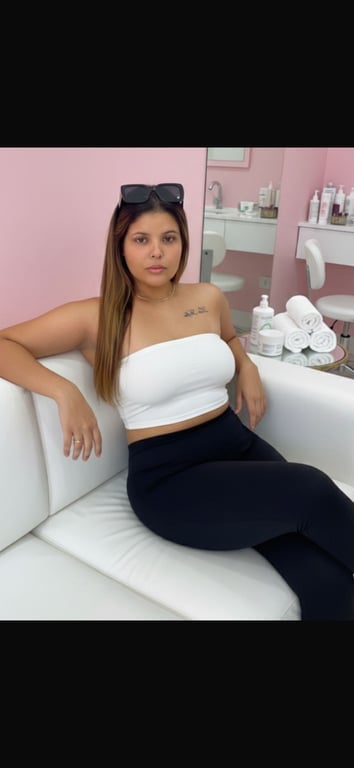 Livia venha se deliciar com as minhas mãos em uma massagem Massagem nuru em