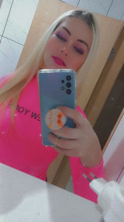 terapeuta ALINE. Não é apenas um momento, mas sim a solução para seu dia corrid ALINE. Não é apenas um momento, mas sim a solução para seu dia corrid