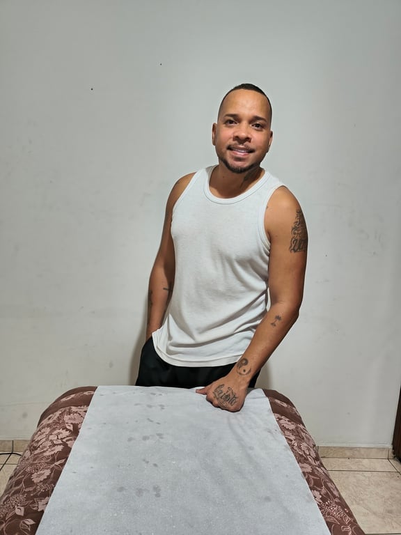 Ailton Massagista masculino Massagem nuru em