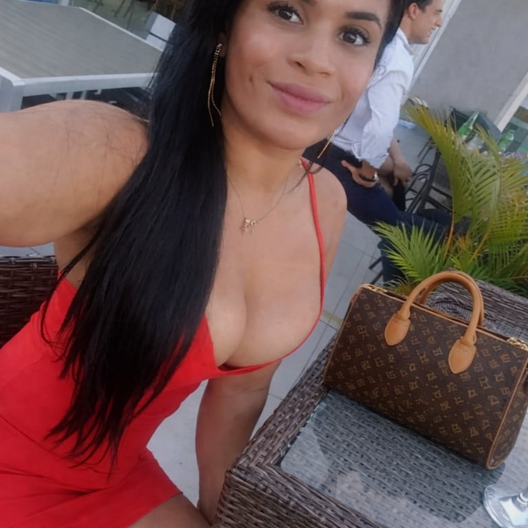 Morena do sul,últimos dias atendendo sozinha , fotos vídeos exclusivos