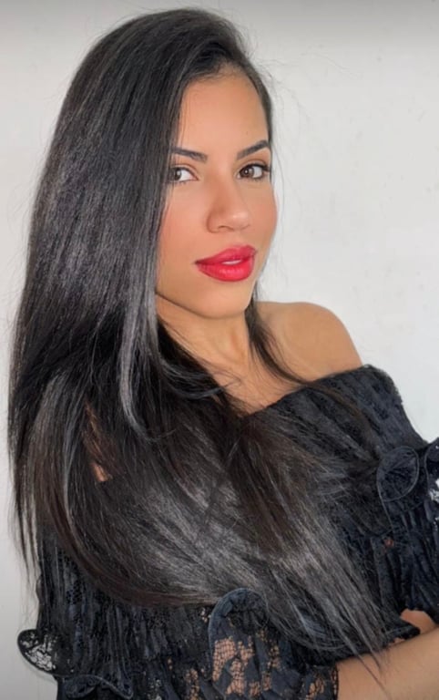 Terapeuta Nara/a melhor massagem tântrica,Nuru e vivências de CWB!