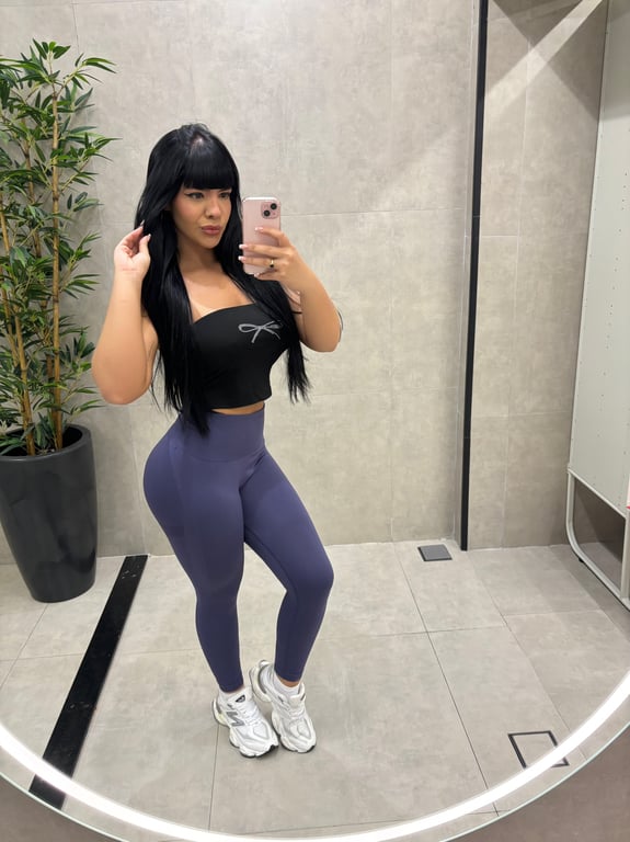 Laura - Seu prazer em minhas mãos! Massagem em