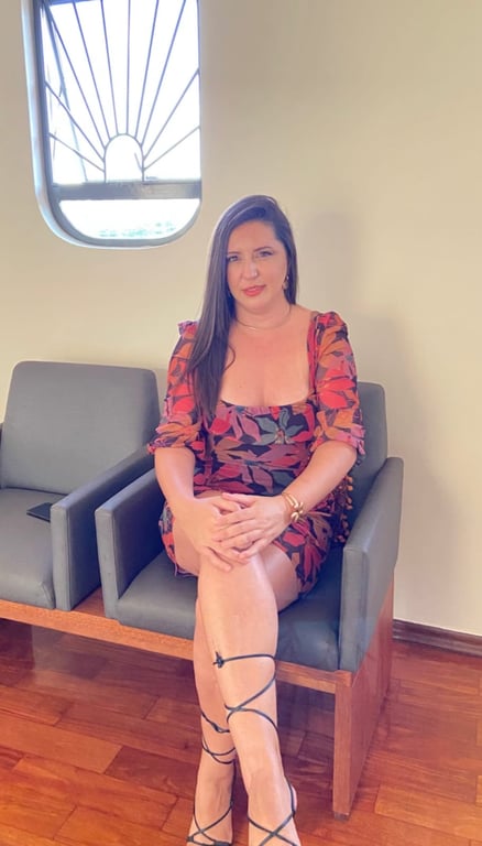 Terapeuta Mariah — especialista na melhor massagem nuru da região!